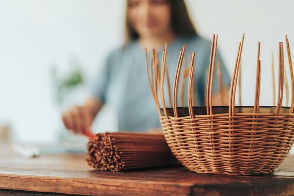 Panier en osier : l'accessoire déco indispensable